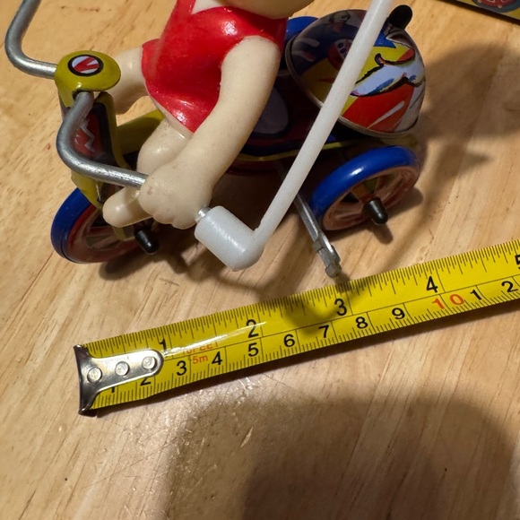 Vintage Mechanical Bunny Tricycle Easter Wind-up Toy Made in Korea 1985 - Picture 4 of 9